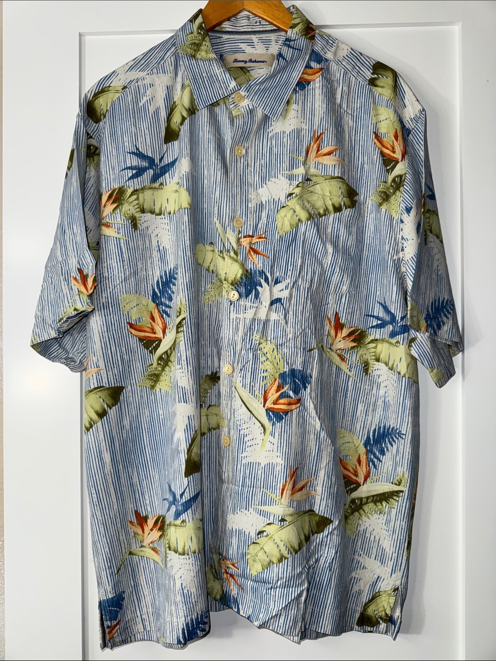 Tommy Bahama Light Blue Tropical Shirt w/ Birds of Paradise and stripes sz LG